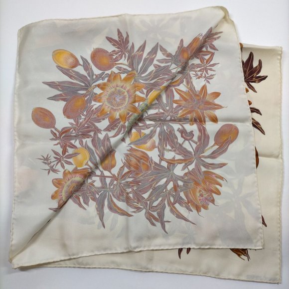 Authentic Hermes scarf Carre 90 Cream Silk100% - Picture 9 of 10